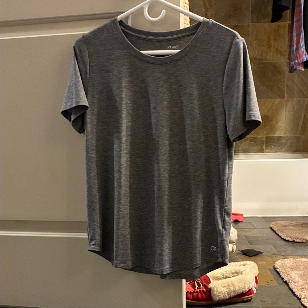 GapFit Gray Women's Short Sleeve Tee- Size Medium